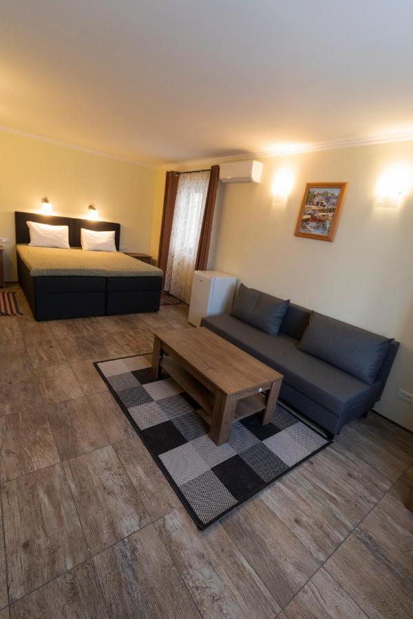 Taverna & Rooms Sutivan Extérieur photo