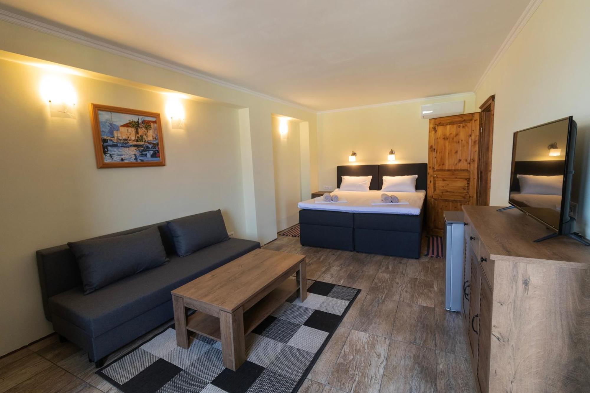 Taverna & Rooms Sutivan Extérieur photo