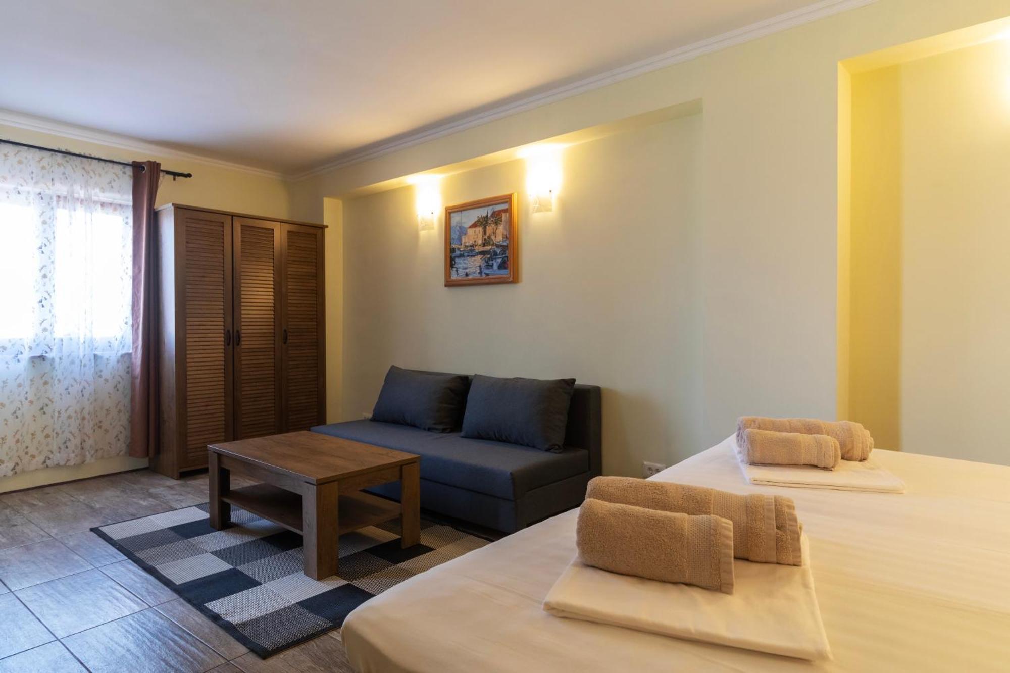 Taverna & Rooms Sutivan Extérieur photo