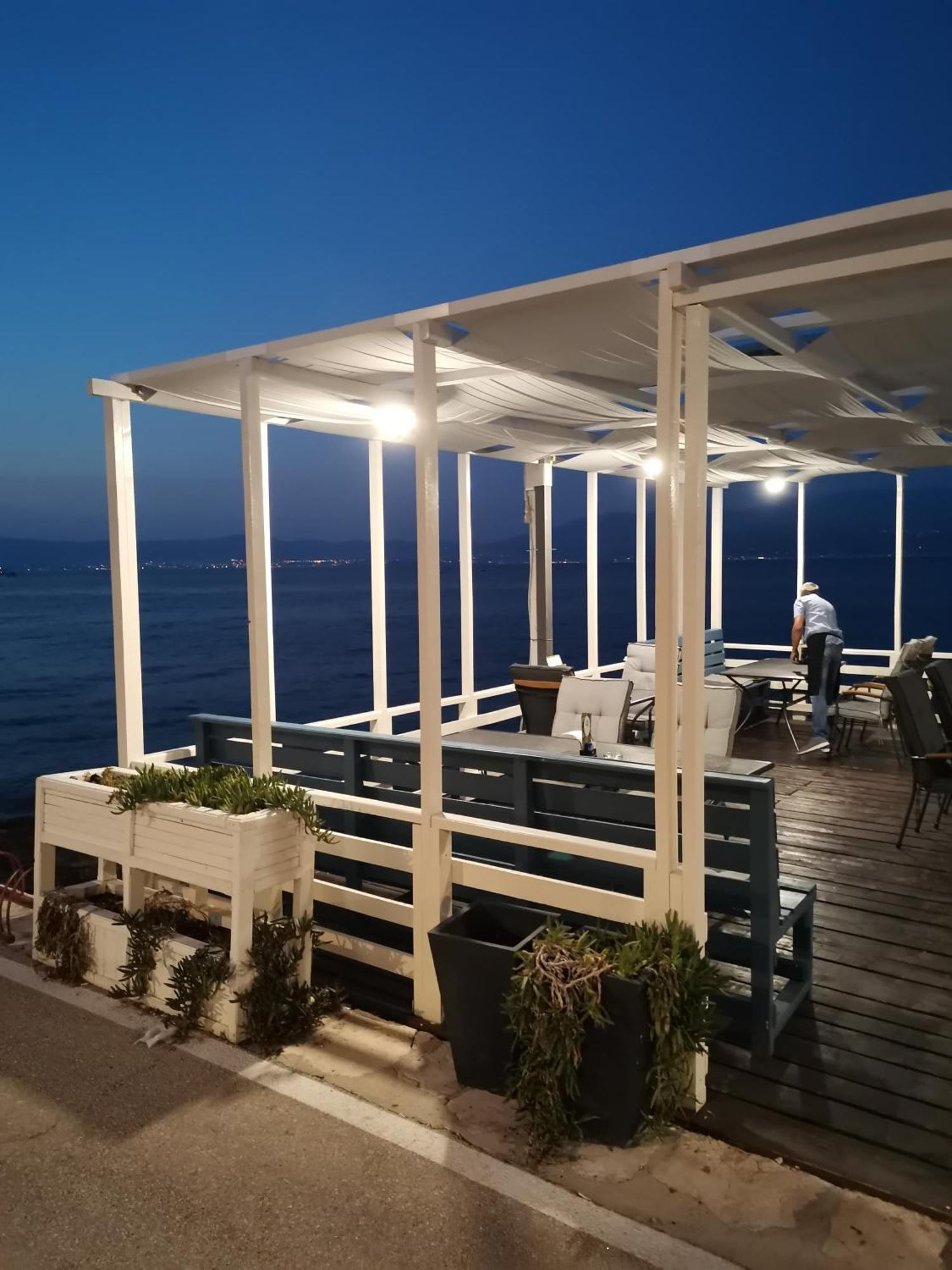Taverna & Rooms Sutivan Extérieur photo