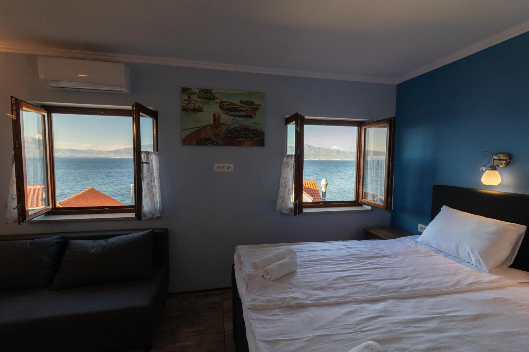 Taverna & Rooms Sutivan Extérieur photo