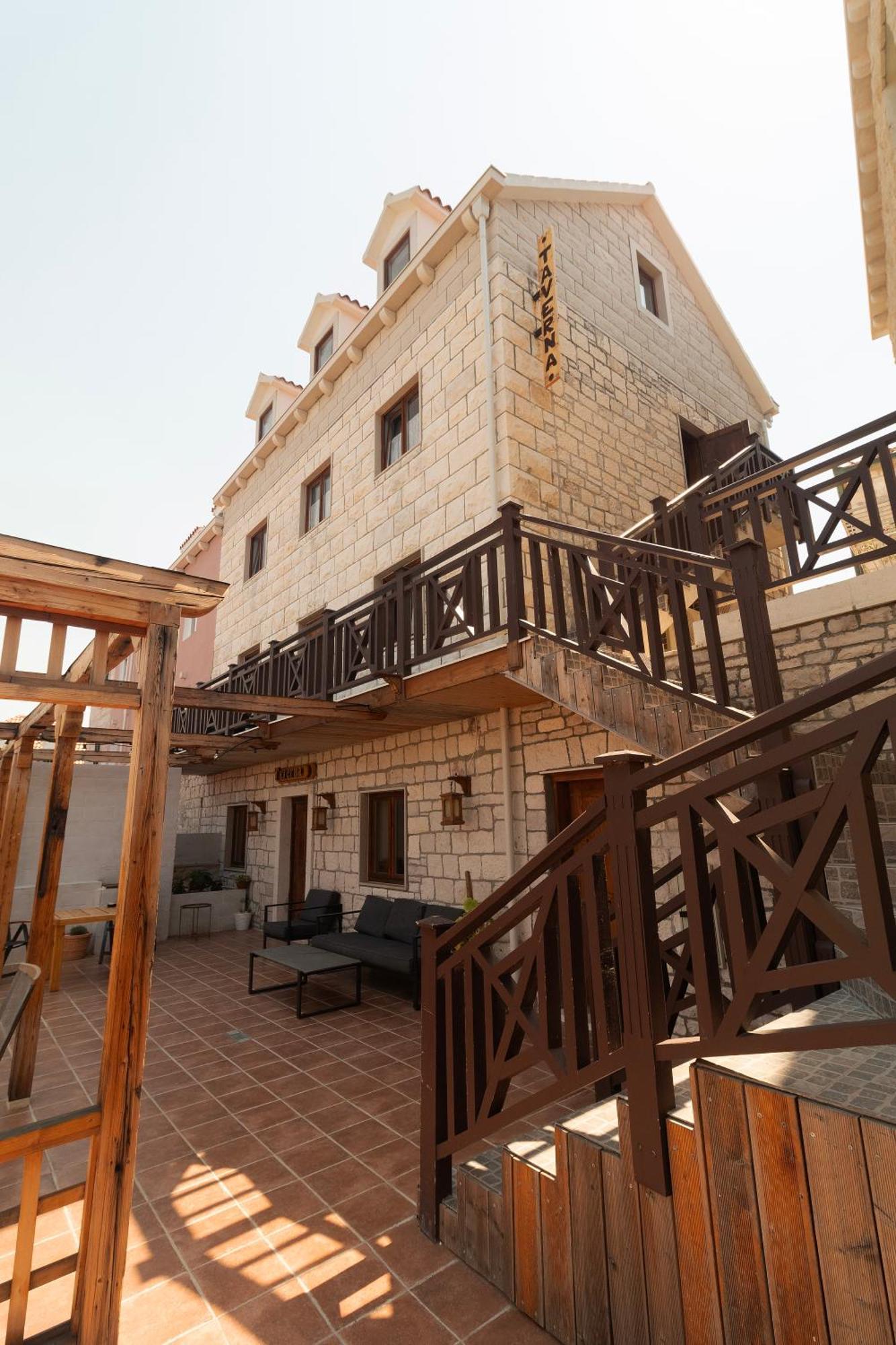 Taverna & Rooms Sutivan Extérieur photo